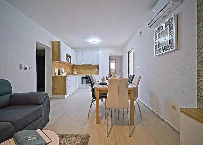Apartment Luxury Apartment 